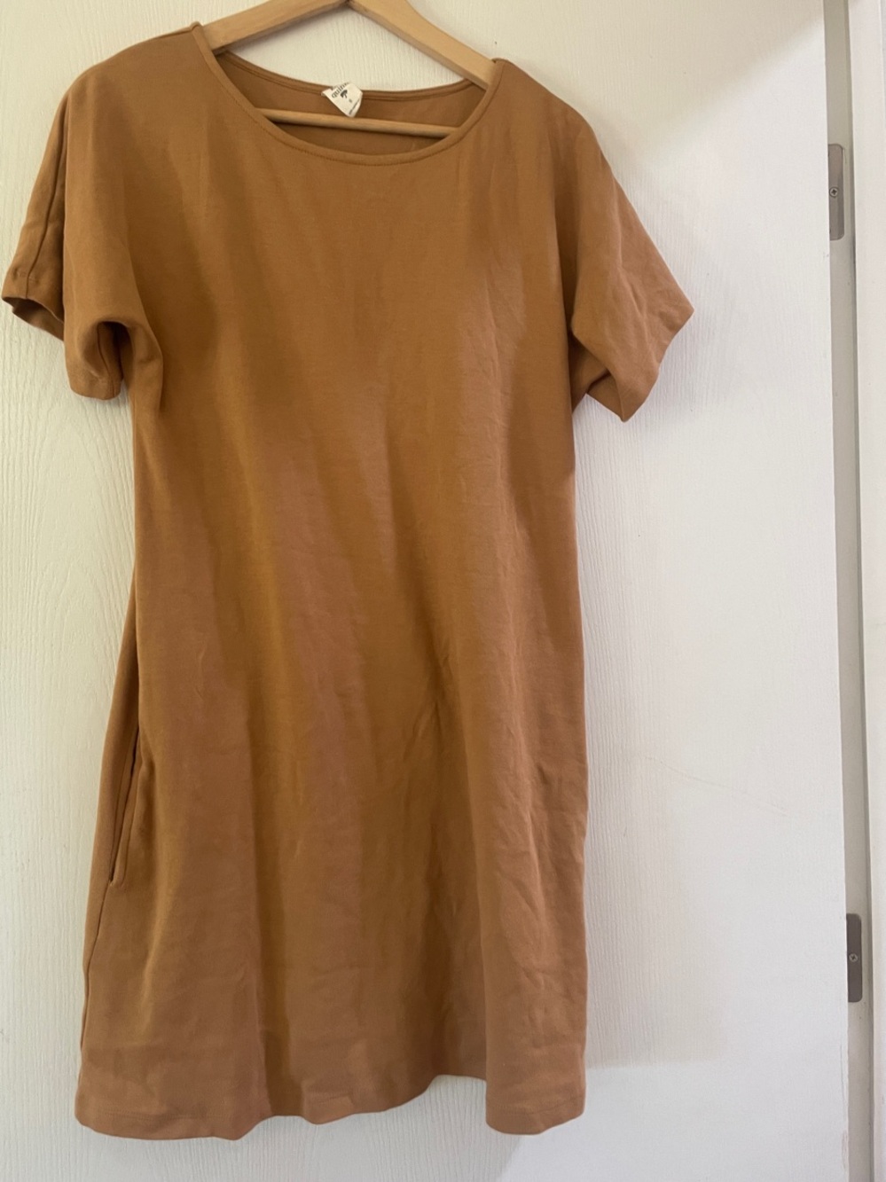 kate quinn Short Sleeve Shift Dress in Warm Brown